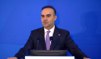 Bakan Kacır: Türkiye 2027’de Kendi Roket Motoruyla Ay’a Erişecek