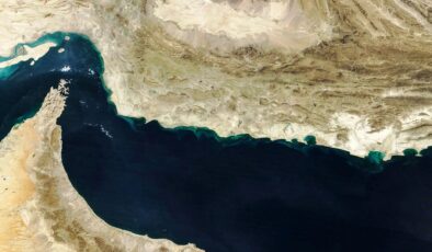 Hürmüz Boğazı Ticari Geçişlere Açıldı: Petrol Fiyatlarında Sert Düşüş