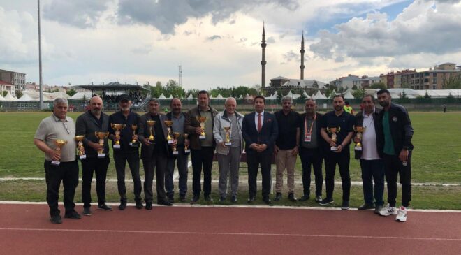 Kars’ta Amatör Futbol Sezonu Tamamlandı: Kupalar Sahiplerini Buldu